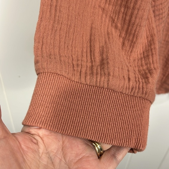 Pink Lily Womens Shirt L Rust Long Sleeves Button Up Raw Seams Pocket Cotton EUC - Picture 4 of 14